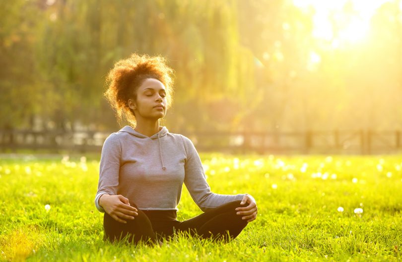 Aprende a respirar mejor practicando yoga