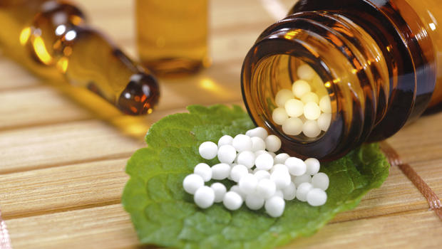 Cómo calmar los sintomas del resfriado con medicamentos homeopáticos
