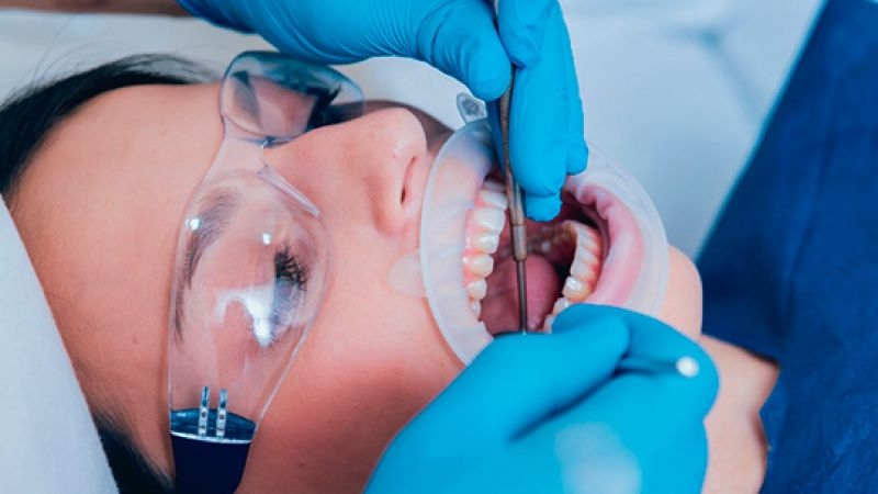 ¿Qué es una endodoncia? Síntomas y tratamiento